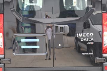 �Ͼ���ά�� ŷʤ 122���� 2.3T�ֶ� 5�� �Ͷ�����;���ó�ͼƬ