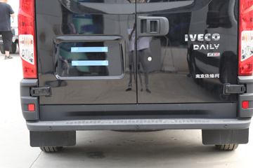 �Ͼ���ά�� ŷʤ 122���� 2.3T�ֶ� 5�� �Ͷ�����;���ó�ͼƬ