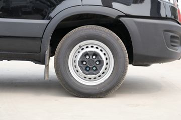 �Ͼ���ά�� ŷʤ 122���� 2.3T�ֶ� 5�� �Ͷ�����;���ó�ͼƬ