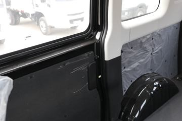 �Ͼ���ά�� ŷʤ 122���� 2.3T�ֶ� 5�� �Ͷ�����;���ó�ͼƬ