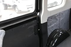 南京依维柯 欧胜 122马力 2.3T手动 5座 低顶多用途乘用车