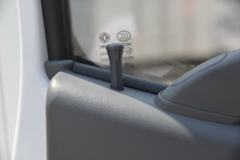 东风 多利卡D6-S 2018款 115马力 3.87米排半栏板轻卡(EQ1040L3BDF)