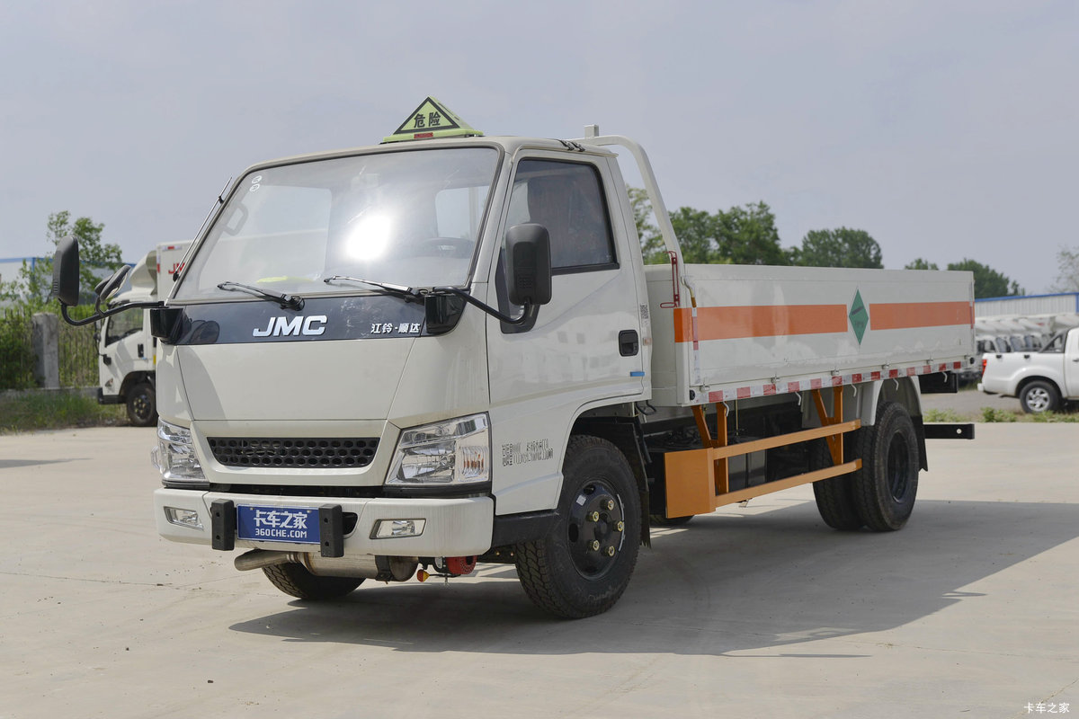 江铃 顺达宽体 116马力 4X2 4.215米气瓶运输车