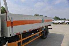 江铃 顺达宽体 116马力 4X2 4.215米气瓶运输车(JMT5040TQPXG2)