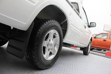���� ���� 2012�� ���� 2.8L���� ����Ƥ��(�Ҷ�)ͼƬ