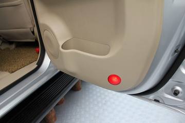 ���� �� 2012�� 2.4L����  ���� ˫��Ƥ��(LX)ͼƬ