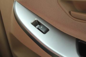���� �� 2012�� 2.4L����  ���� ˫��Ƥ��(LX)ͼƬ