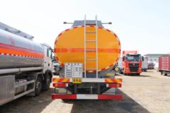 中国重汽 HOWO T5G 340马力 8X4 铝合金运油车(醒狮牌)(SLS5320GYYZ6)