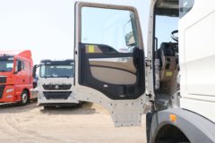 中国重汽 HOWO T5G 340马力 8X4 铝合金运油车(醒狮牌)(SLS5320GYYZ6)