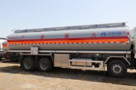 重汽豪沃(HOWO)底盘&nbsp;油罐车上装图片