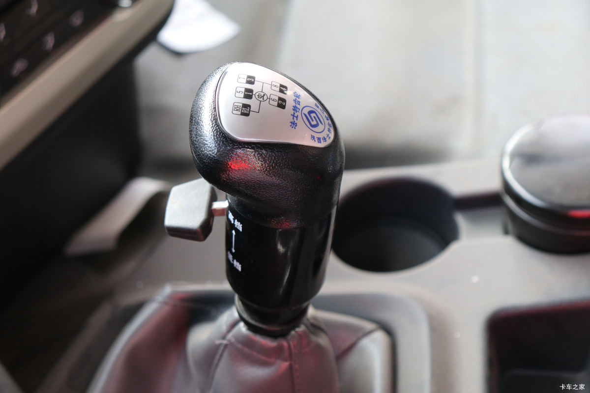 ���� �����K5X�ؿ� 260���� 6X2 9.5����������ʽ�ػ���(HFC5251XYKP1K2D54V)��ʻ��                                               