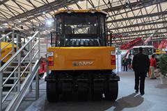 三一 SPR260C轮胎压路机