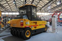 三一 SPR260C轮胎压路机