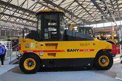 三一 SPR260C轮胎压路机