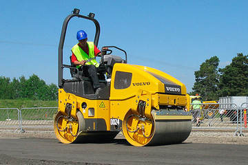 沃尔沃 DD24轻型双钢轮振动压路机