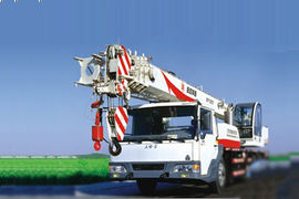 抚挖重工 汽车起重机&nbsp;吊车外观                                                图片