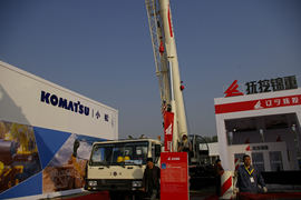 抚挖重工 汽车起重机&nbsp;吊车外观                                                图片