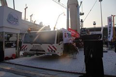 特雷克斯 1200吨全地面起重机(AC1000) 特雷克斯 1200吨全地面起重机(AC1000)