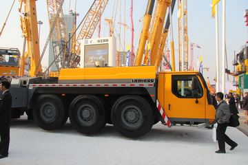 利勃海尔 全地面起重机&nbsp;吊车外观                                                图片