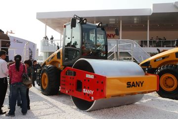 三一 SMR222机械式单钢轮压路机