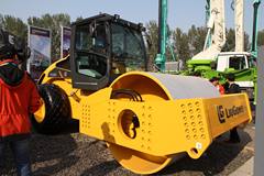 柳工 CLG6124H全液压单钢轮振动压路机 柳工 CLG6124H全液压单钢轮振动压路机