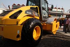 柳工 CLG6124H全液压单钢轮振动压路机 柳工 CLG6124H全液压单钢轮振动压路机