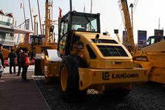 柳工 CLG6124H全液压单钢轮振动压路机 柳工 CLG6124H全液压单钢轮振动压路机