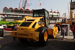 柳工 CLG6124H全液压单钢轮振动压路机 柳工 CLG6124H全液压单钢轮振动压路机