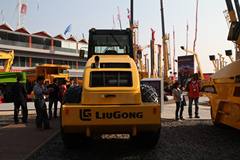 柳工 CLG6124H全液压单钢轮振动压路机 柳工 CLG6124H全液压单钢轮振动压路机