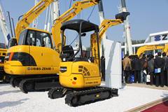 中联 ZE15E小型履带式挖掘机