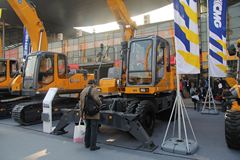 徐工 XE150W轮式挖掘机