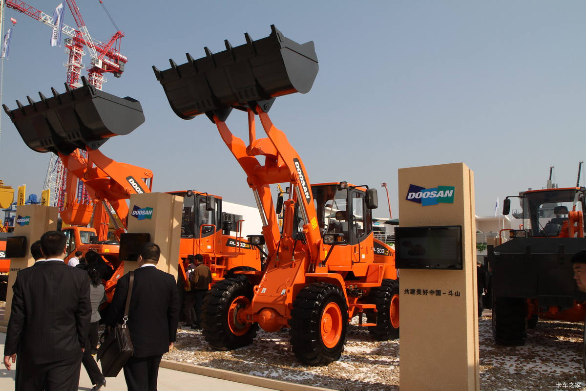 斗山 DL303装载机