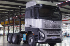 一汽凌河 沪尊S200重卡 舒适版 500马力 6X4 牵引车(CAL4253C4F4E5)
