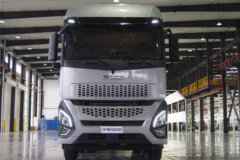 一汽凌河 沪尊S200重卡 舒适版 500马力 6X4 牵引车(CAL4253C4F4E5)