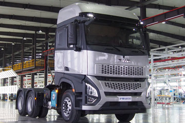 一汽凌河 沪尊S200重卡 舒适版 500马力 6X4 牵引车(CAL4253C4F4E5)