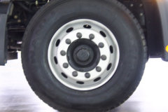 一汽凌河 沪尊S200重卡 舒适版 500马力 6X4 牵引车(CAL4253C4F4E5)