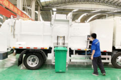 延龙汽车 12T 单排纯电动餐厨垃圾车(LZL5121TCABEV)214.645kWh