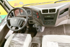 延龙&nbsp;电动垃圾车驾驶室图片