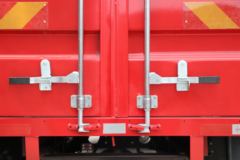 东风商用车 天锦KR 245马力 4X2 6.75米排半仓栅式载货车(DFH5180CCYEX3) 东风商用车 天锦KR 245马力 4X2 6.75米排半仓栅式载货车(DFH5180CCYEX3)