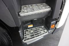 广汽日野 700系列重卡 380马力 6X4 牵引车(YC4251SS2PK)