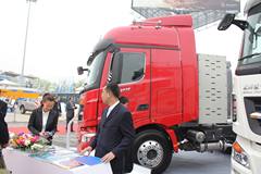 北奔 V3重卡 380马力 6X4 LNG牵引车(ND4250B38J7)