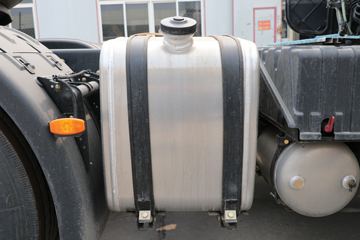 �������ó� �����콢KX 2020�� 560���� 6X4ǣ����(DFH4250CX2)ͼƬ