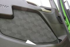 青岛解放 JH6重卡 375马力 8X4 5.6米自卸车