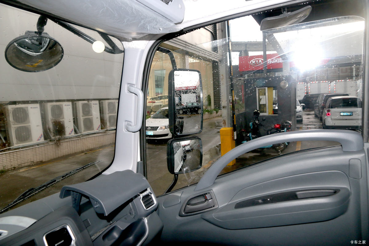 ���� ��ʮ��M600 132���� 4.13�׵�����ʽ�Ῠ(QL5043XXYBUHA)��ʻ��                                               