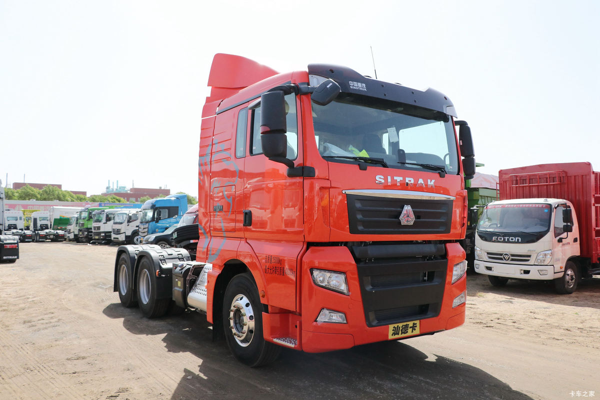 中国重汽 汕德卡SITRAK G7重卡 520马力 6X4 LNG牵引车(国六)