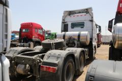 中国重汽 汕德卡SITRAK G7重卡 440马力 6X4 LNG牵引车(国六)(侧置气瓶)(ZZ4256V383HF1L)