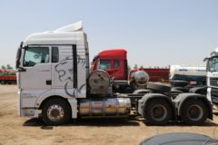 中国重汽 汕德卡SITRAK G7重卡 440马力 6X4 LNG牵引车(国六)(侧置气瓶)(ZZ4256V383HF1L)