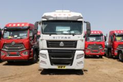 中国重汽 汕德卡SITRAK G7重卡 440马力 6X4 LNG牵引车(国六)(侧置气瓶)(ZZ4256V383HF1L)