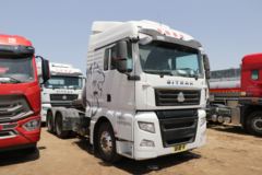 中国重汽 汕德卡SITRAK G7重卡 440马力 6X4 LNG牵引车(国六)(侧置气瓶)(ZZ4256V383HF1L)