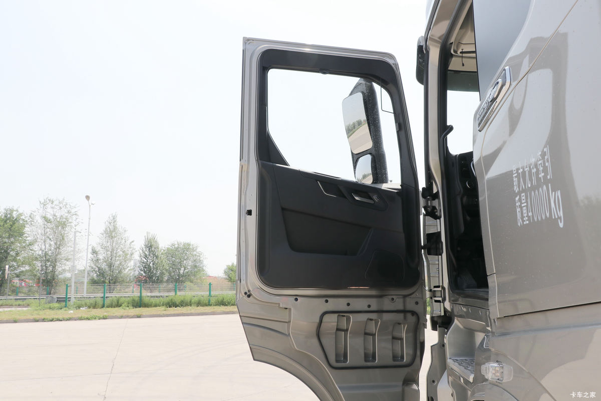 威龙HV5牵引车驾驶室图片